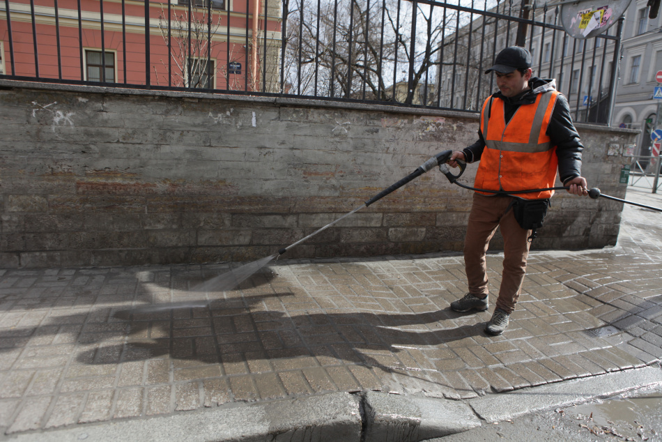 Петербургские улицы готовят к зиме и поддерживают чистоту в октябре