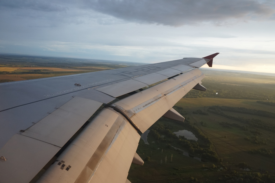 Самолет с неисправным шасси кружил над Петербургом ночью