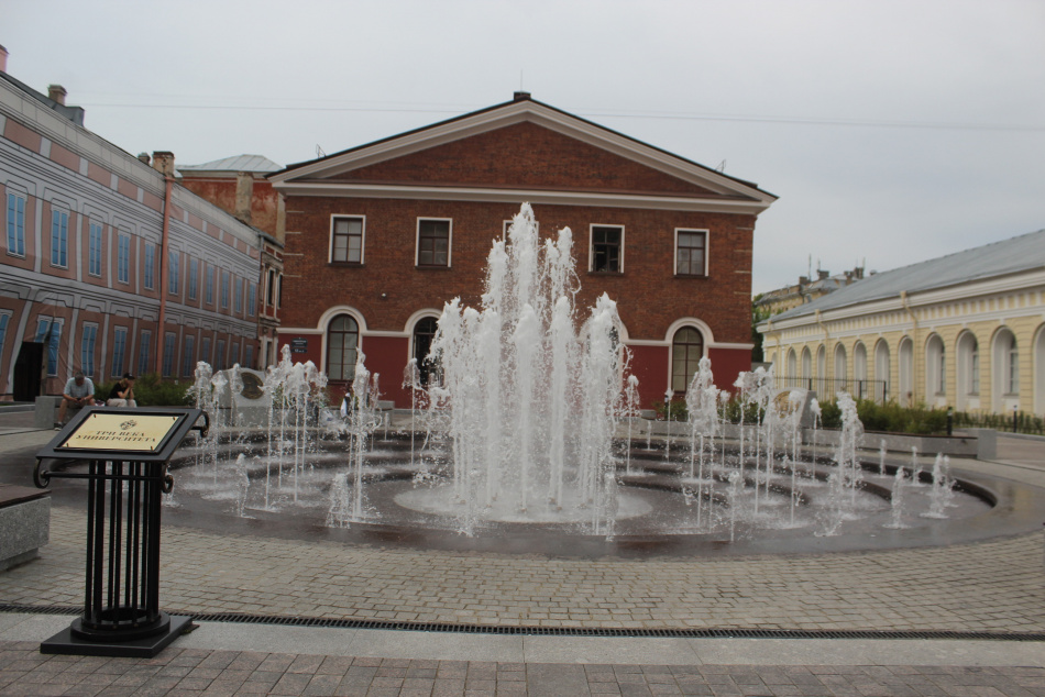 В Петербурге завершили работу все городские фонтаны до весны
