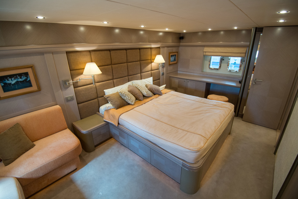 Сергей Пенкин заплатил крупный штраф за испорченный матрас в отеле