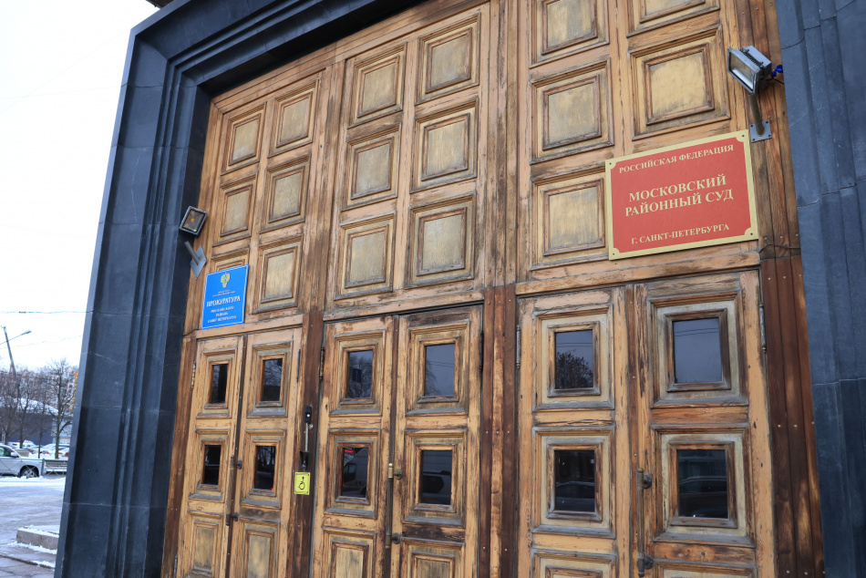 Суд приостановил дело об убийстве после контракта на военную службу