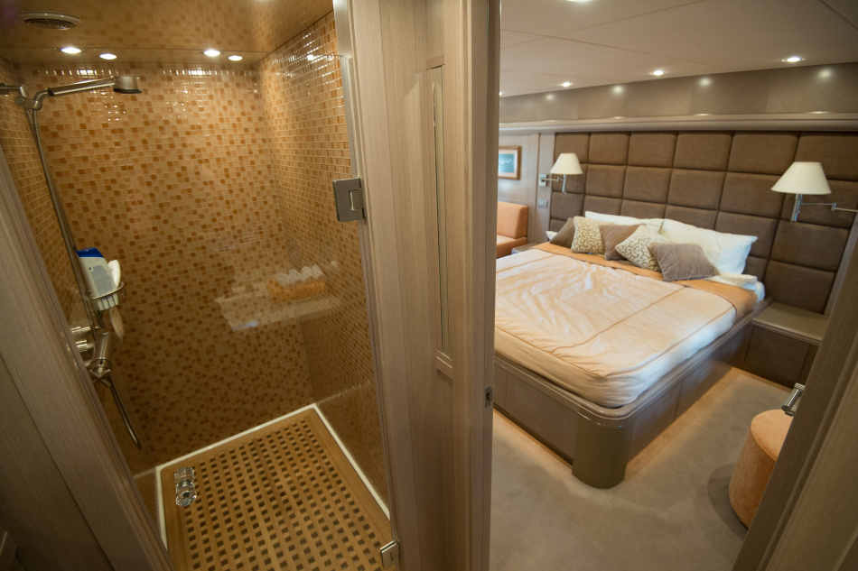 Женщина в нетрезвом виде устроила беспорядок в гостинице Петербурга