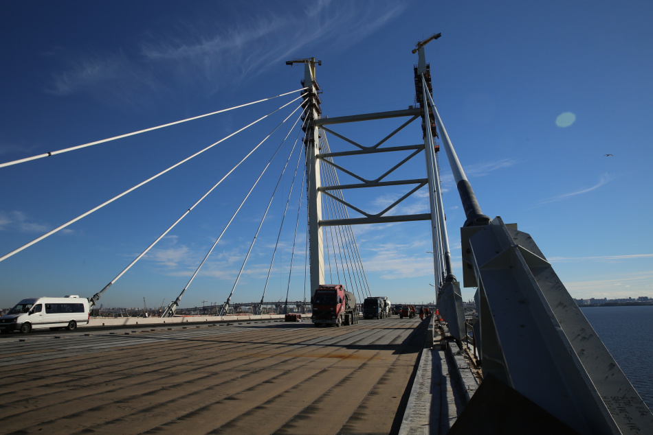 На ЗСД грузовик протаранил машины дорожников и ранил троих рабочих