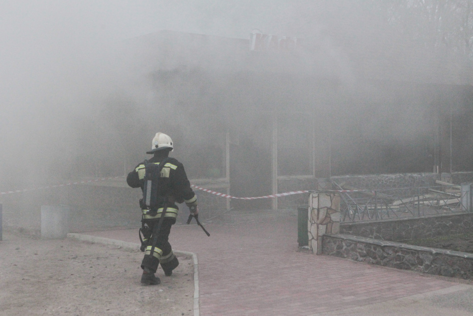 Пожар в Парголово ночью потушили на Архитектора Белова