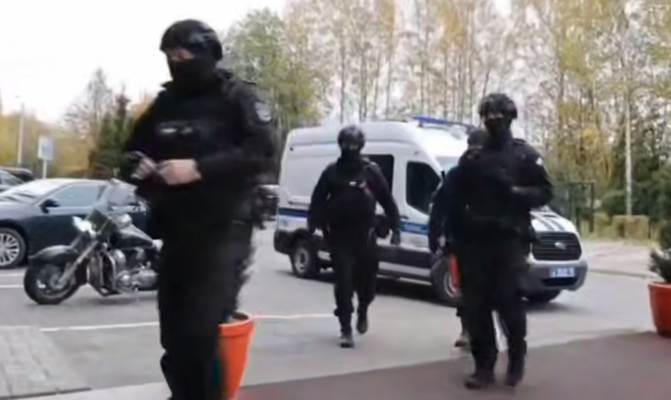 Владелец компании по утилизации задержан за загрязнение у мемориала в Петербурге