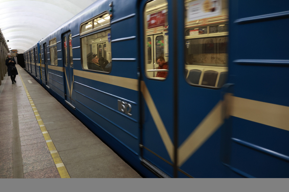 Дело о нападении на несовершеннолетнюю в метро Петербурга расследует СК