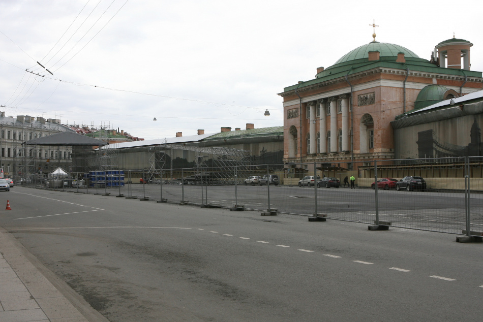 Автостоянка на Конюшенной площади закроется ради зимнего катка на два месяца