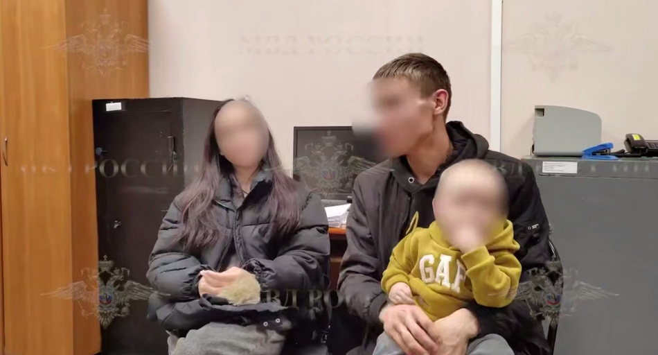 Полиция проверяет семью из-за видео с татуировкой на руке младенца