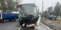 Число пострадавших в ДТП с автобусом и легковым авто в Ленобласти выросло до восьми