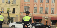 В Петербурге женщина на каршеринге сбила полицейского на Исаакиевской площади