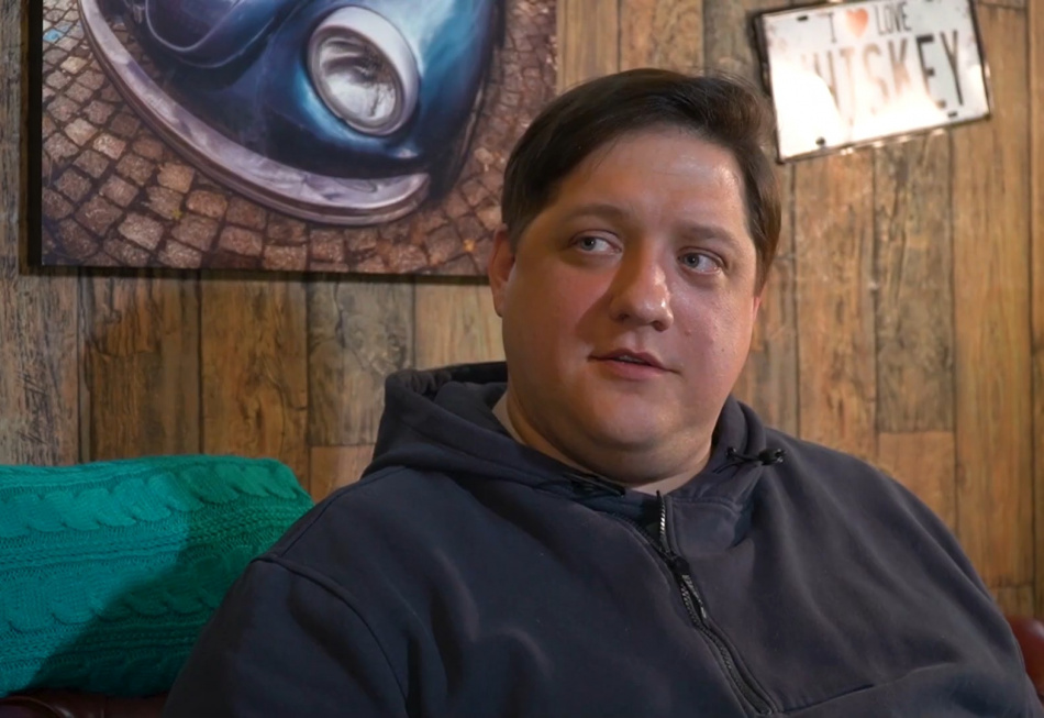 В Москве простились с актером Романом Поповым: семья и коллеги собрались на церемонии