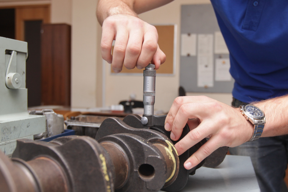 Прокуратура нашла незаконный автосервис на берегу реки Ижоры в Колпино