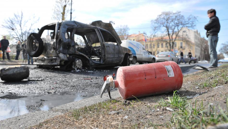 На набережной Обводного канала во Фрунзенском районе загорелся автомобиль