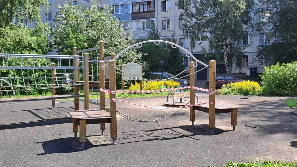 В Петербурге на школьном стадионе вспыхнул конфликт с участием охранника