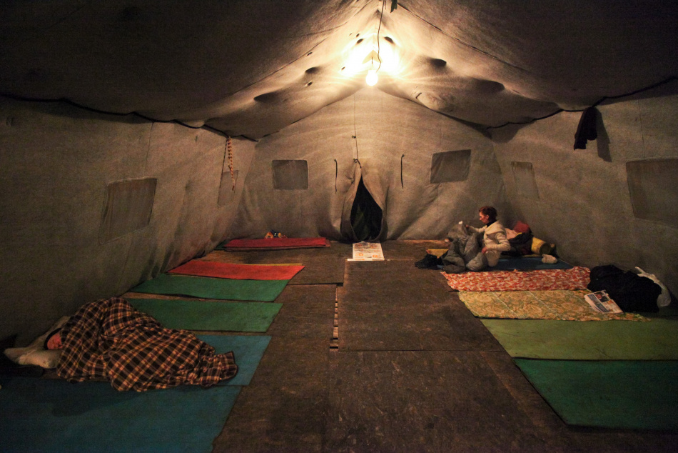 В Петербурге мужчина устроил поджог у входа в ночной приют для нуждающихся