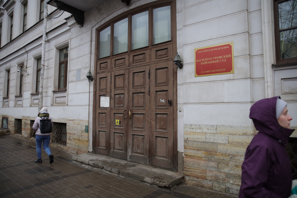 Глава энергослужбы ЖКС на Васильевском получил 3 года условно за аферы