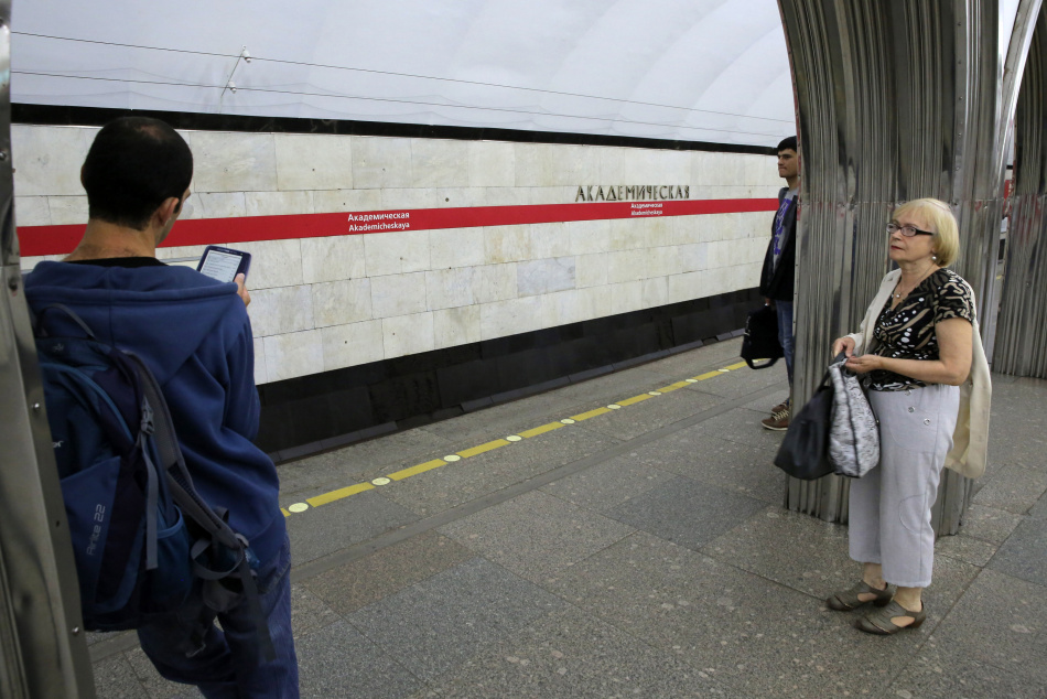 Движение поездов между «Девяткино» и «Академической» приостанавливалось утром
