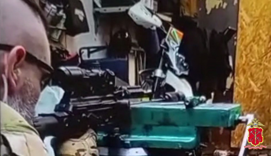 В гараже в Выборге обнаружили тайник с оружием и боеприпасами у местного жителя