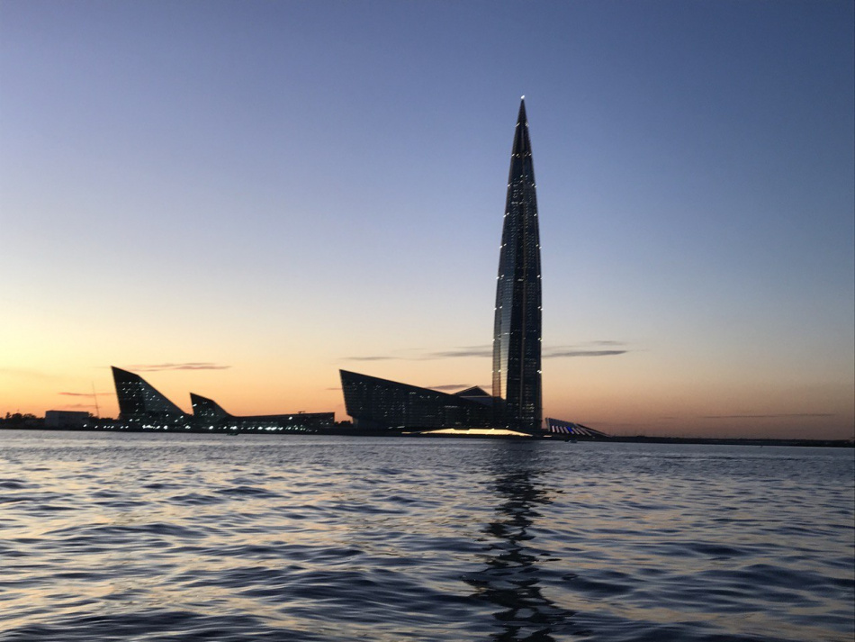 У Лахта Центра стартовало возведение памятного столпа в честь Северной войны