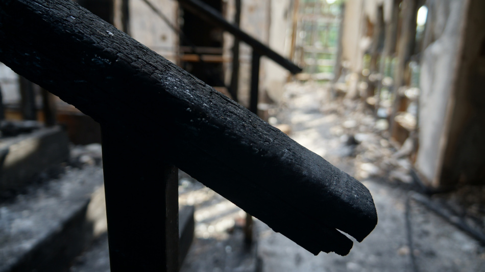 В Кировском районе Ленобласти огонь уничтожил дом площадью 35 квадратных метров