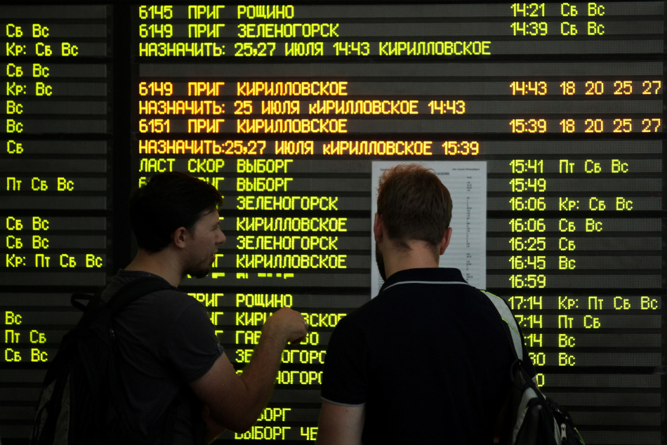 Петербуржцы попали в утреннюю давку на Финляндском вокзале 