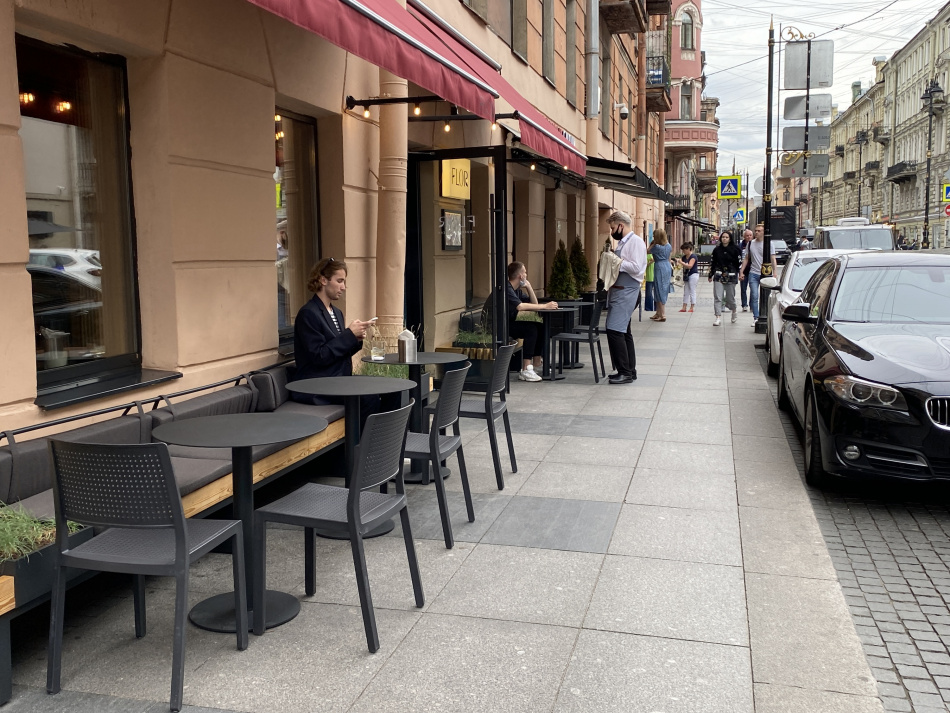 Петербург готовит новые правила для ресторанных веранд и киосков