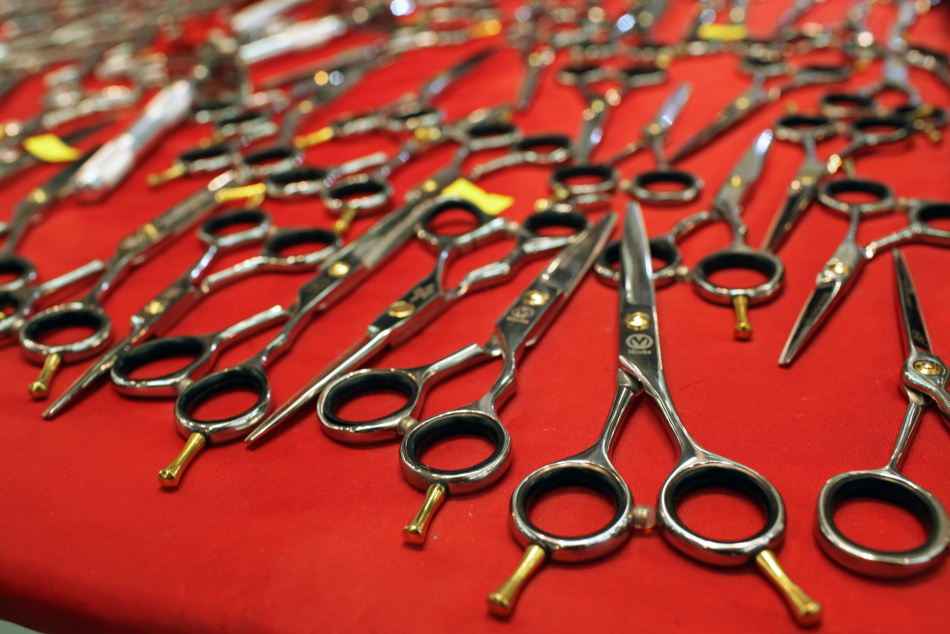 Стилист из Красноярска оказался в центре громкого долга перед звездами