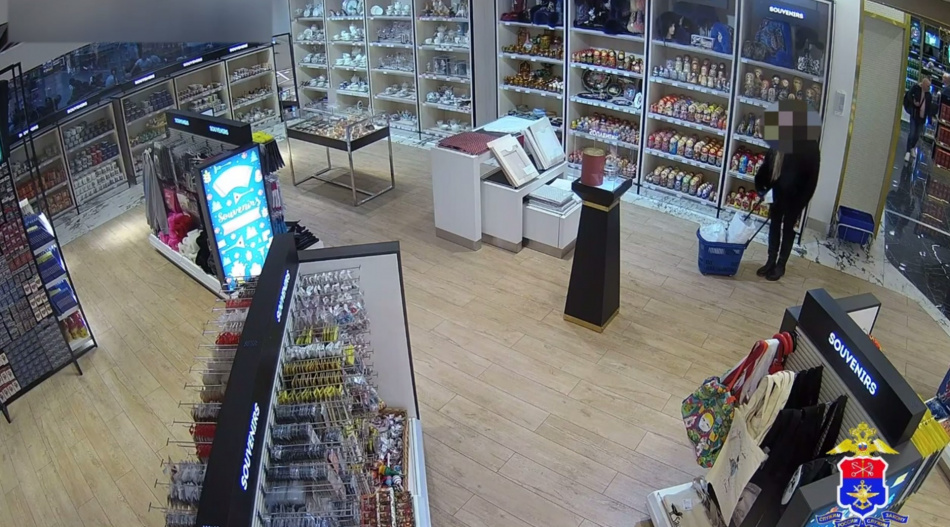 В Пулково задержали женщину за кражу дорогой косметики перед вылетом в Тбилиси