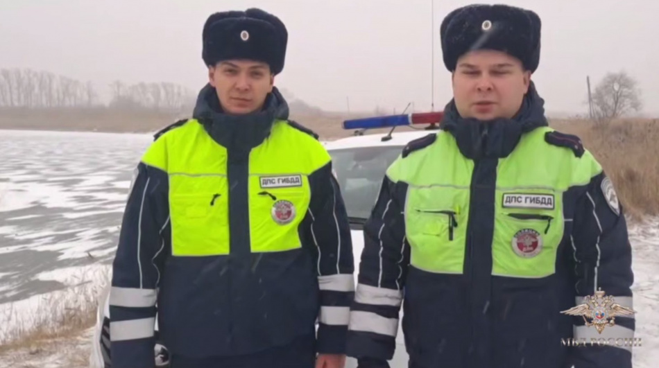 Полицейские в Коркино вытащили из ледяной воды тонувшего семилетнего ребенка