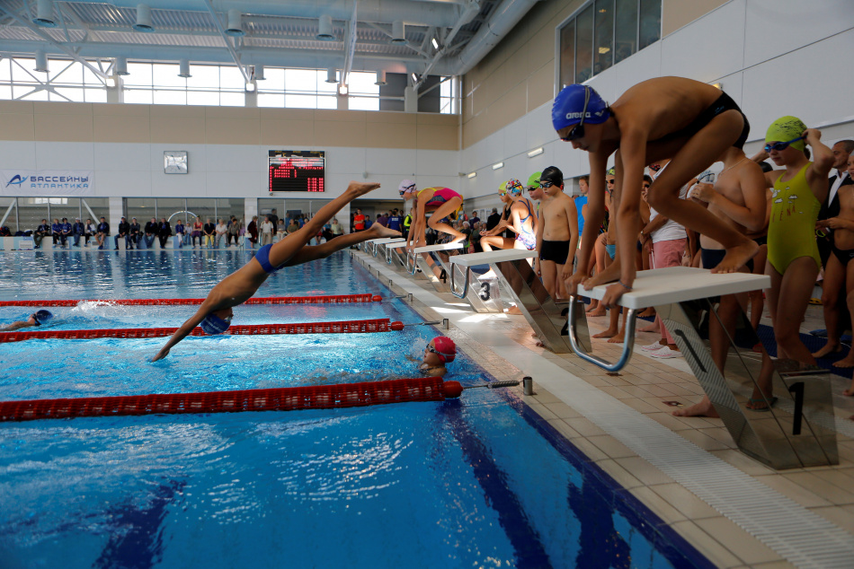 Петербургские дети остались без тренировок из-за закрытия бассейна