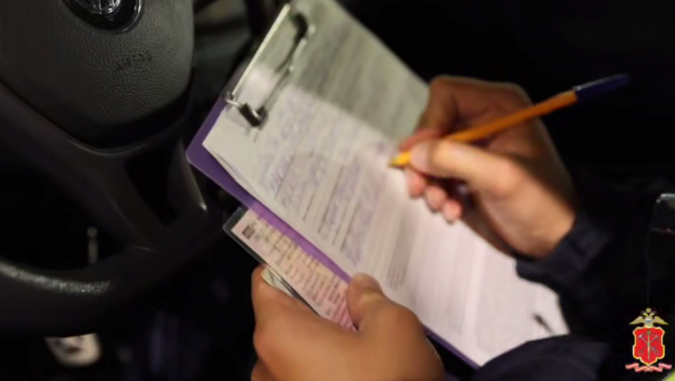 Полицейский рейд в центре Петербурга выявил оружие и нарушителей-мигрантов