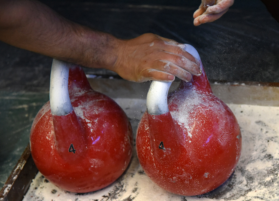 Александр Шанин совершил 8888 подъемов гири и установил мировой рекорд