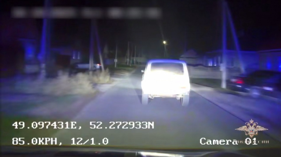 Под Пугачевом пьяный водитель устроил гонки с полицией и стрельбой