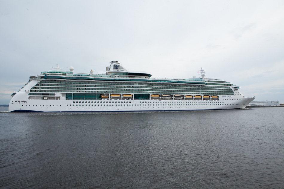 Паром Sea Bridge застрял в Сочи: пассажиры ждут разрешения на выход