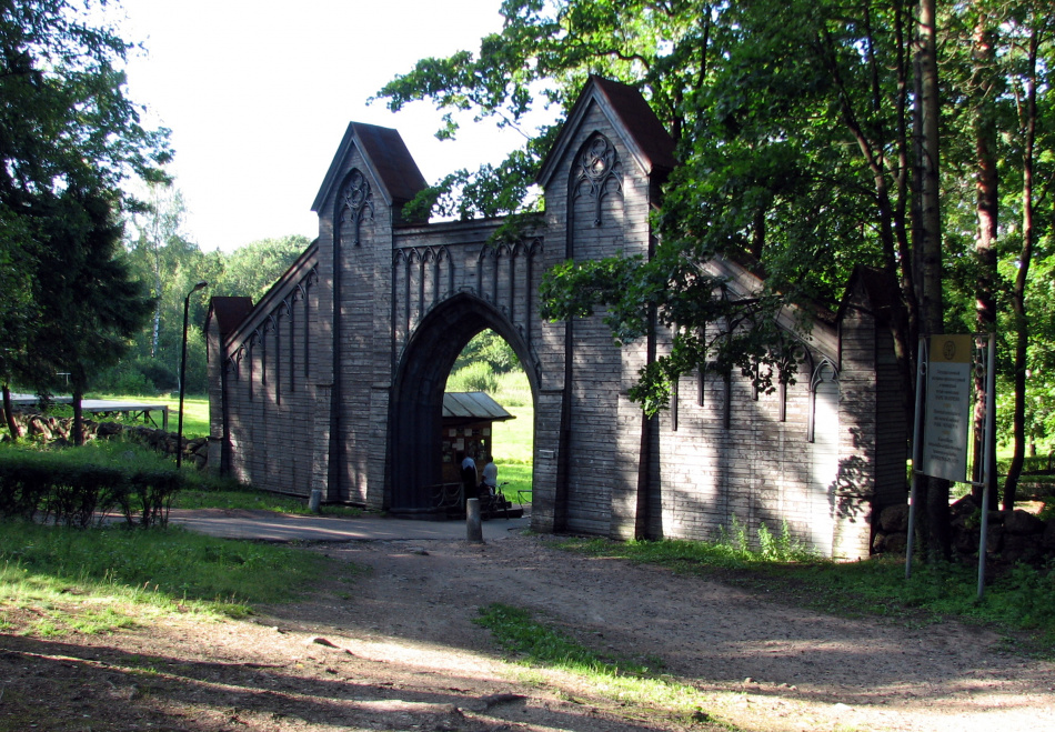 Вандализм вынудил закрыть экологическую тропу в Монрепо раньше времени