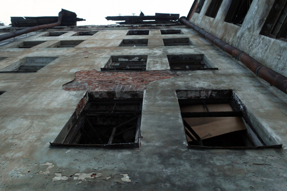 На Розенштейна продолжается разрушение исторического здания во время демонтажа