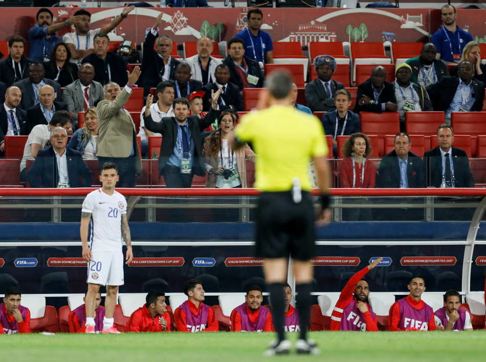 Сколько зарабатывают футбольные и хоккейные арбитры в России в 2025 году