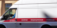 Женщина с четырьмя детьми пострадала от падения предметов с высоты на Жукова