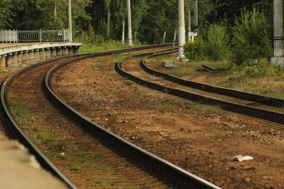 В Мурманской области с рельсов сошли пять цистерн с мазутом