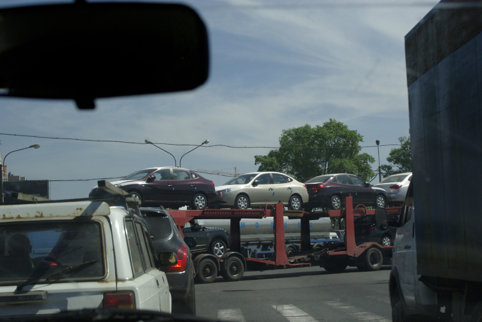 Три автомобиля столкнулись на Каменноостровском, парализовав движение транспорта 
