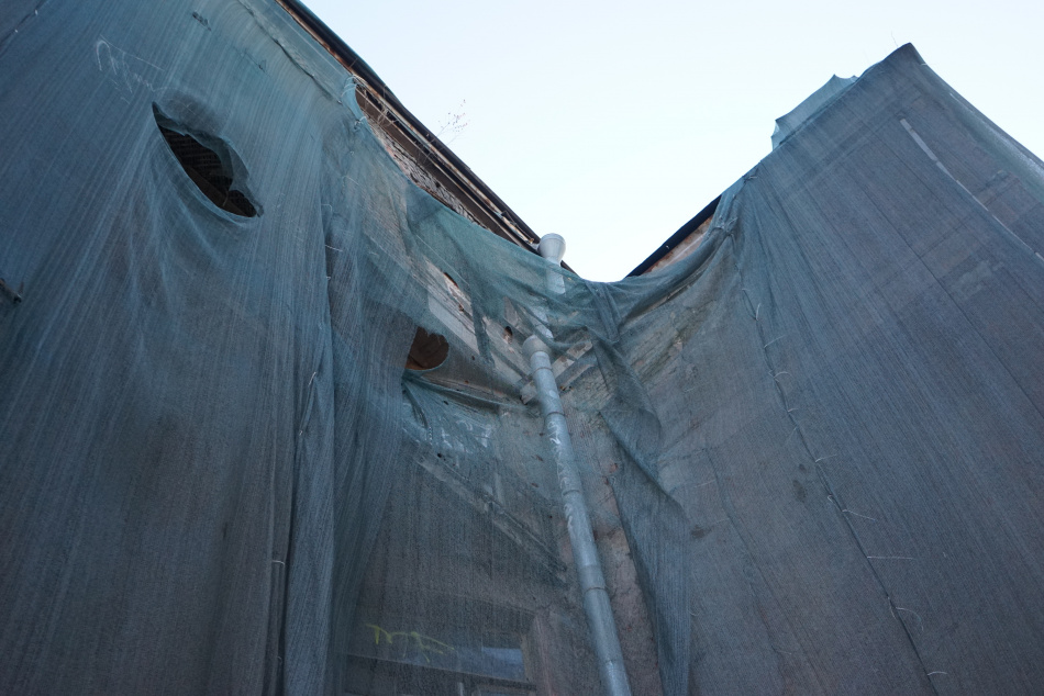 Двенадцатилетний мальчик пострадал при падении с высоты в заброшенном доме под Тосно