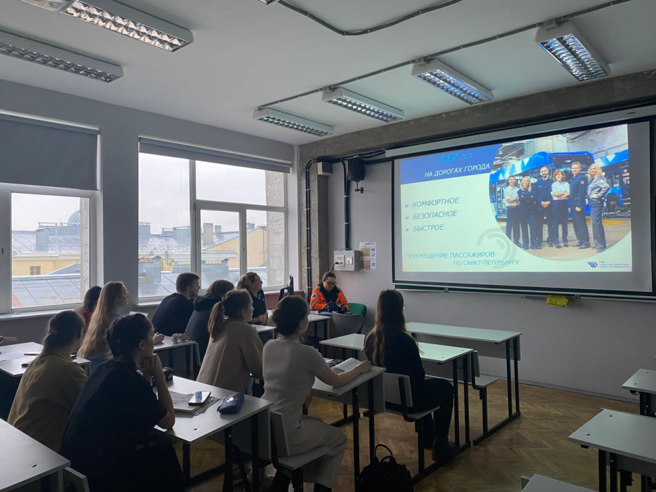 Студенты СПбГАСУ познакомились с профессиями в сфере безопасности на транспорте