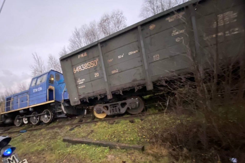 Прокуратура начала проверку после схода тепловоза с рельсов в Ленобласти