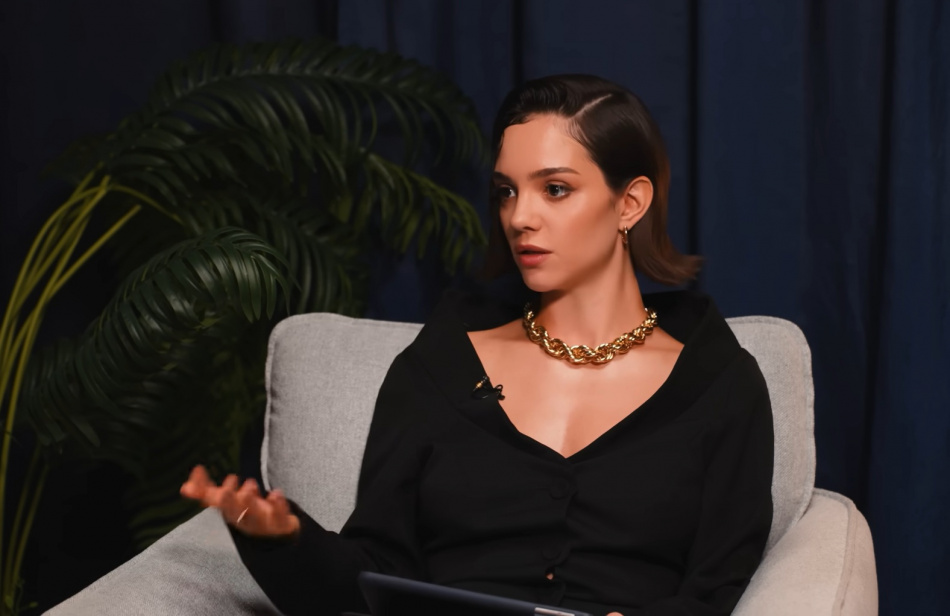 Евгения Медведева и Ильдар Гайнутдинов объявили о помолвке на крыше небоскреба