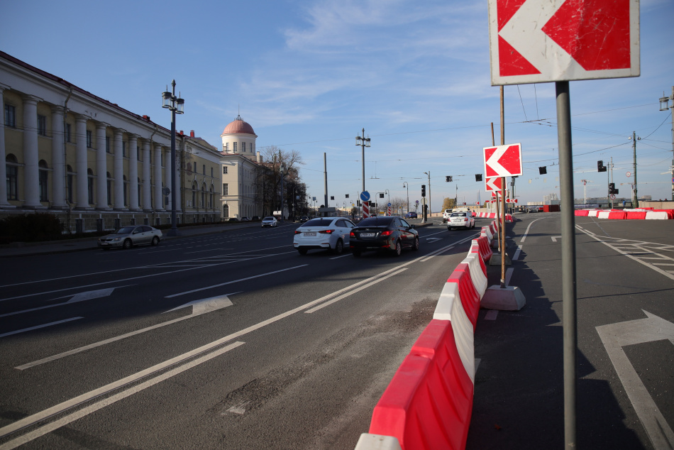 Движение троллейбуса №7 временно изменится из-за киносъемок на Биржевом мосту