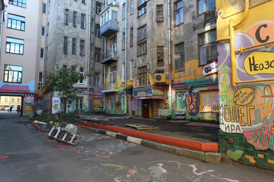 В Петербурге искусственный интеллект оштрафовал владельцев зданий за граффити