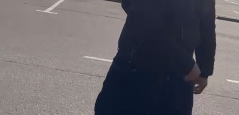 В Петербурге мужчина разбил чужую машину из-за неудачной продажи смартфона