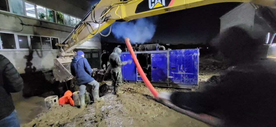 В Волхове 50 тысяч человек остались без воды из-за коммунальной аварии