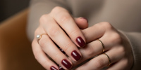 Пять трендов зимнего маникюра для стильной встречи 2026 года