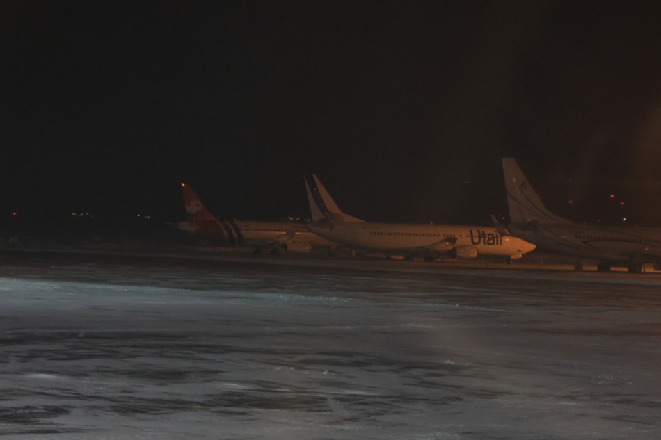 Сотни людей не могут вылететь из Норильска из-за сильного снегопада